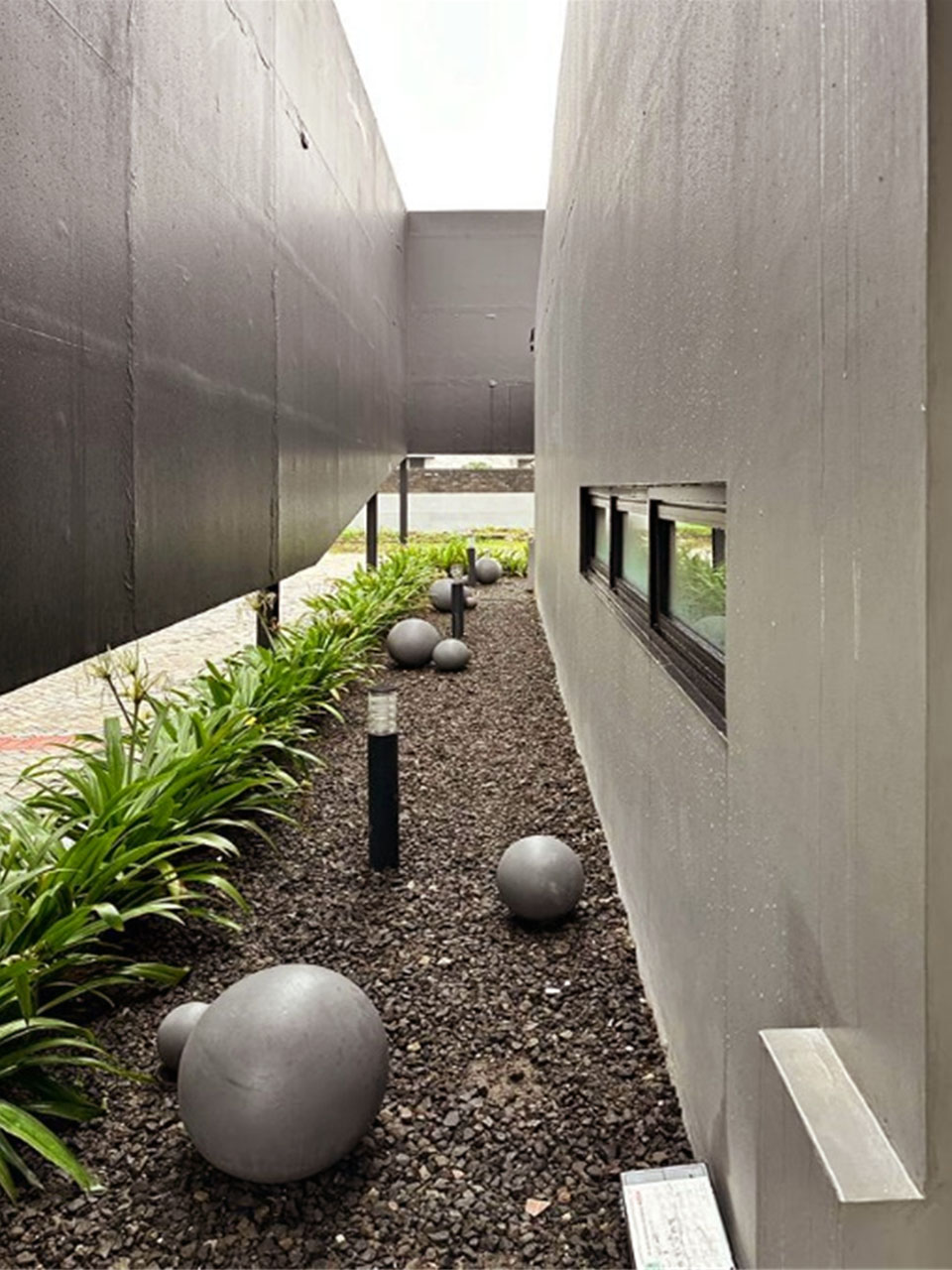 Jakarana Tama Office - Slide 3