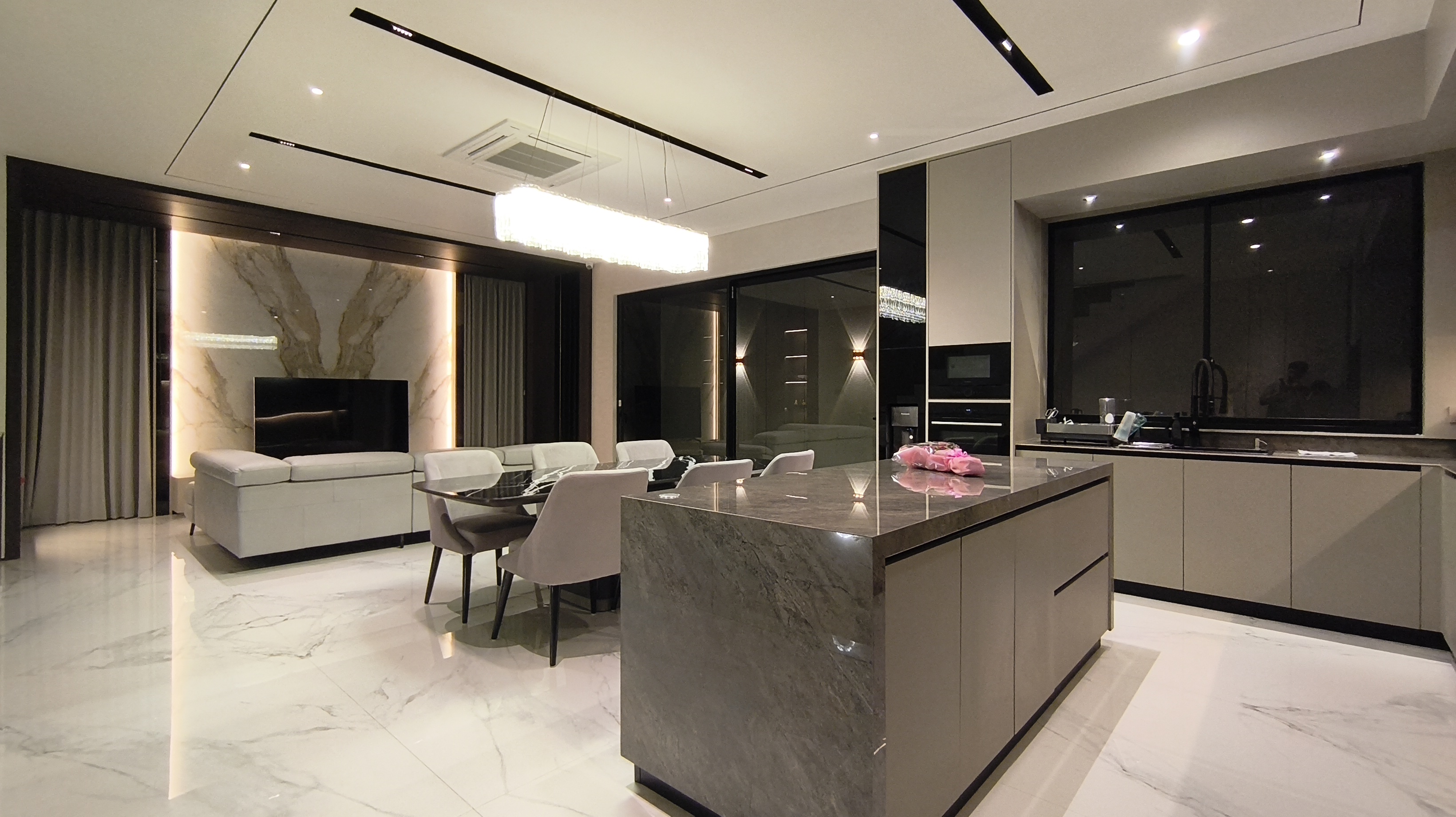 ST House Interior - Slide 8