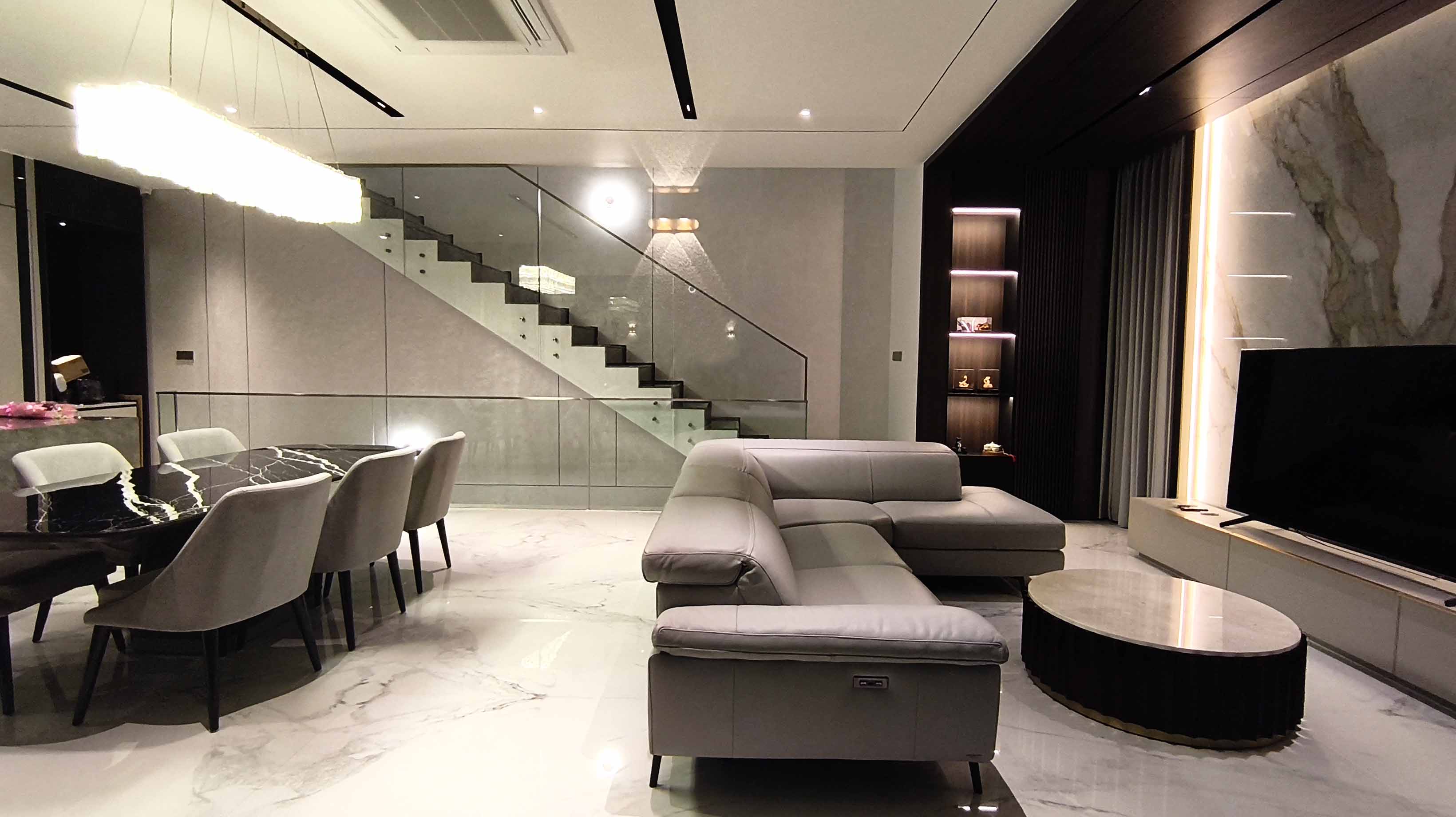 ST House Interior - Slide 9