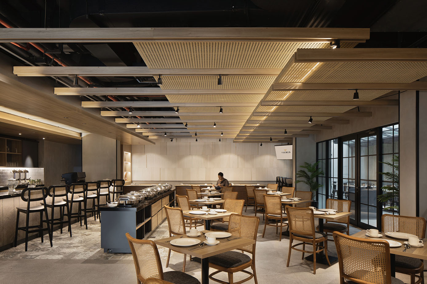 Fieris Hotel - Slide 3