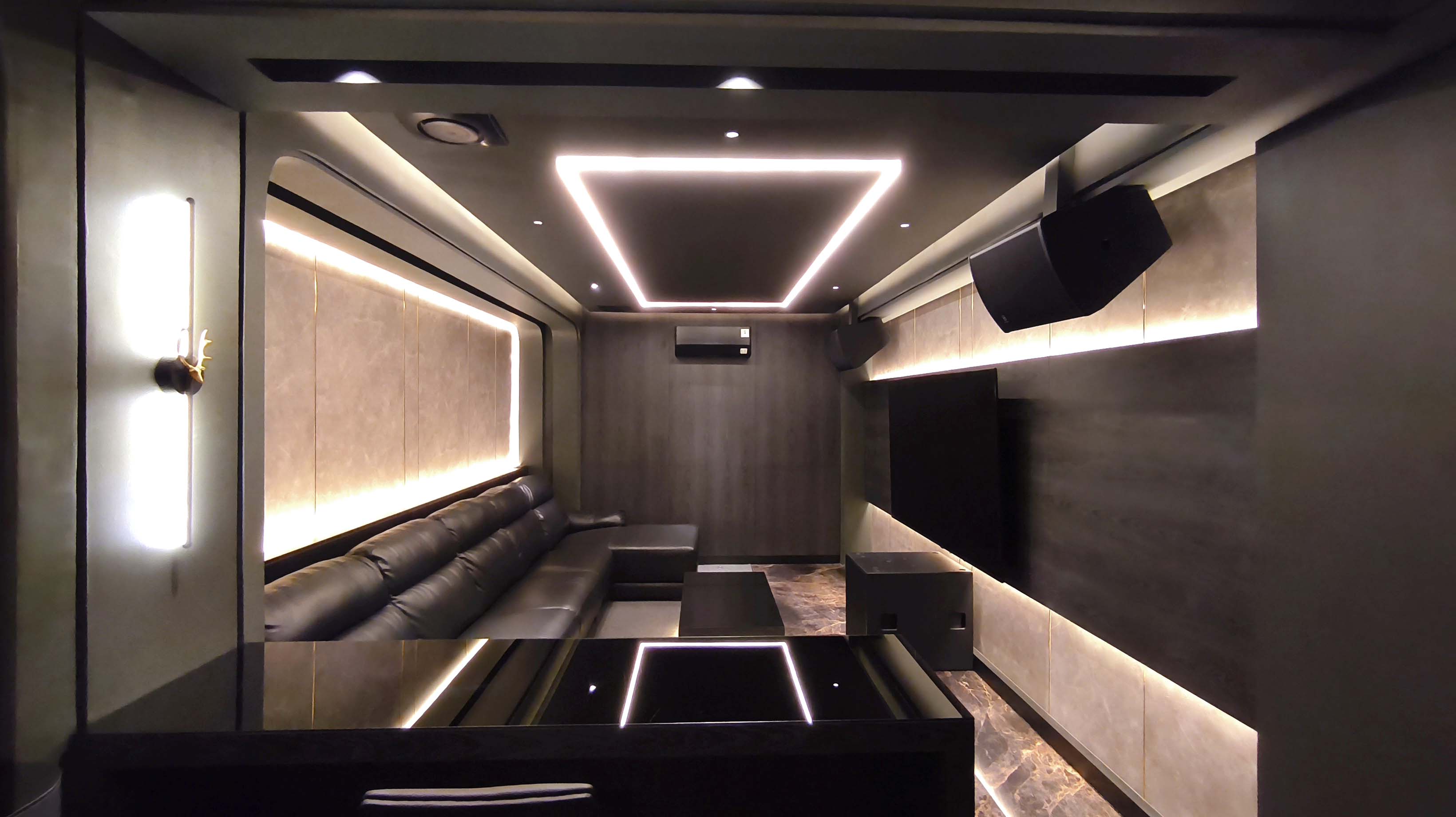 ST House Interior - Slide 10