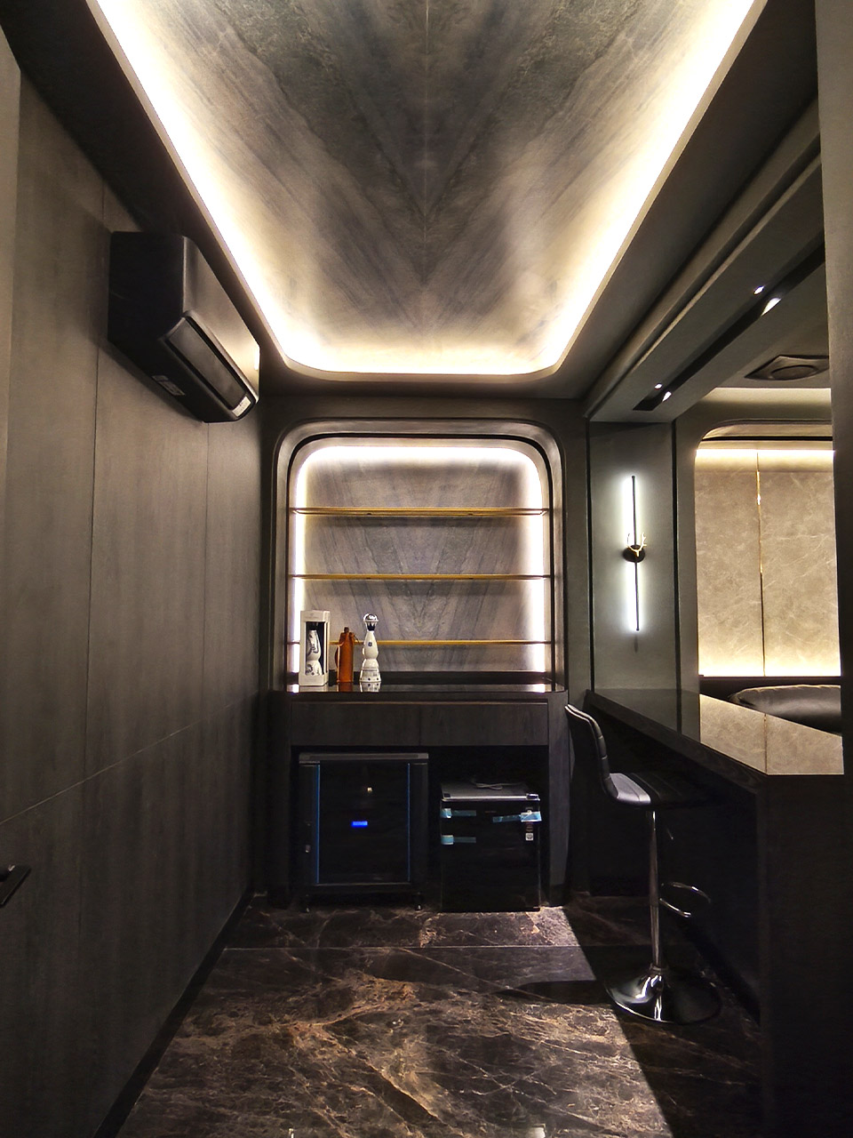 ST House Interior - Slide 4