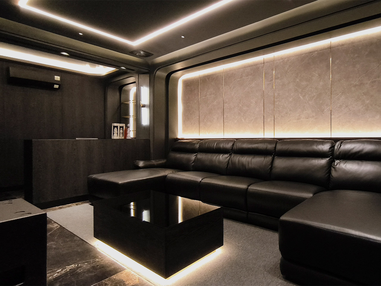 ST House Interior - Slide 3